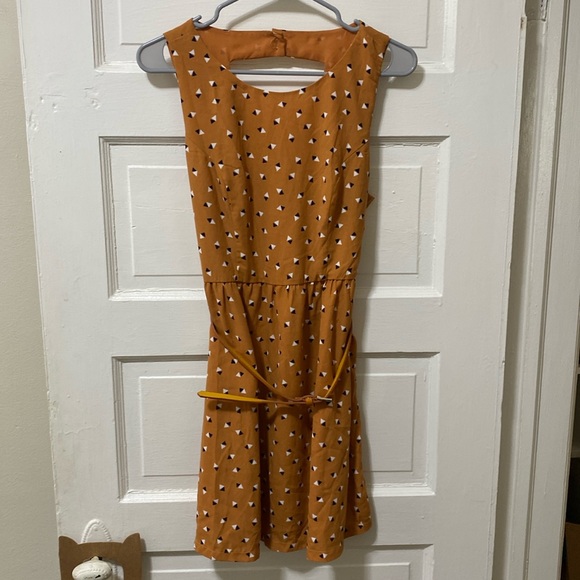 NWT Forever 21 Zip up dress with belt included - Picture 1 of 6